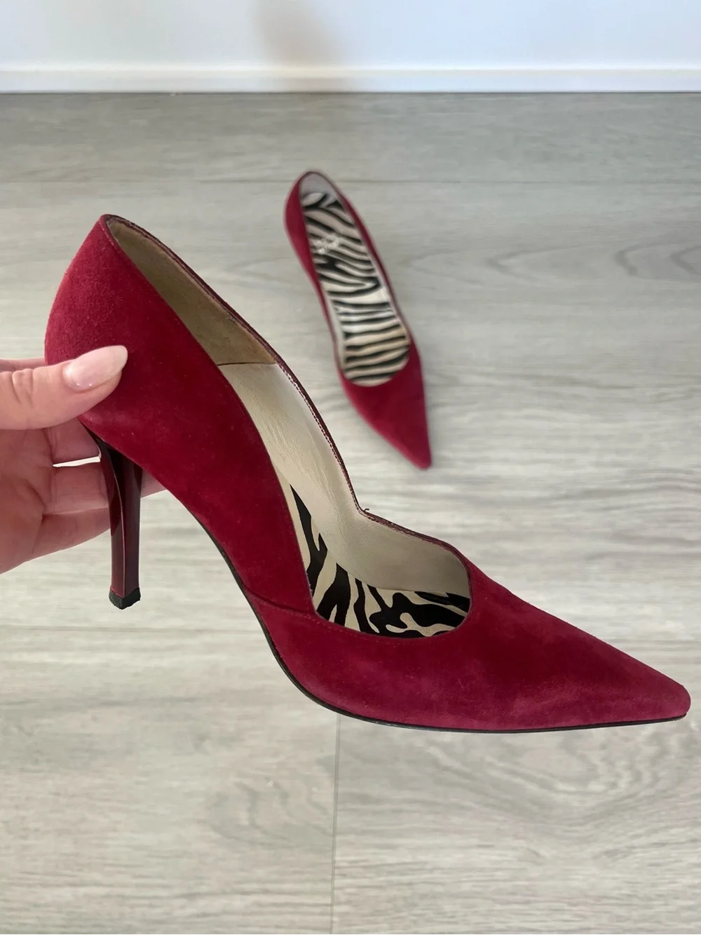 STUART WEITZMAN Burgundy-Red Suede Pointed-Toe Heels - Picture 6 of 7